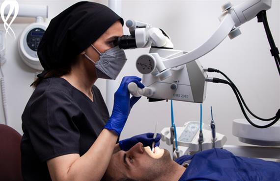 درمان تخصصی ریشه دندان با میکروسکوپ